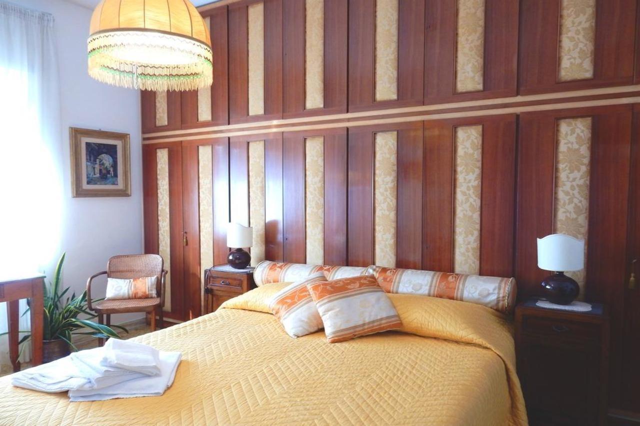 Romulus Rex Hotel Buitenkant foto